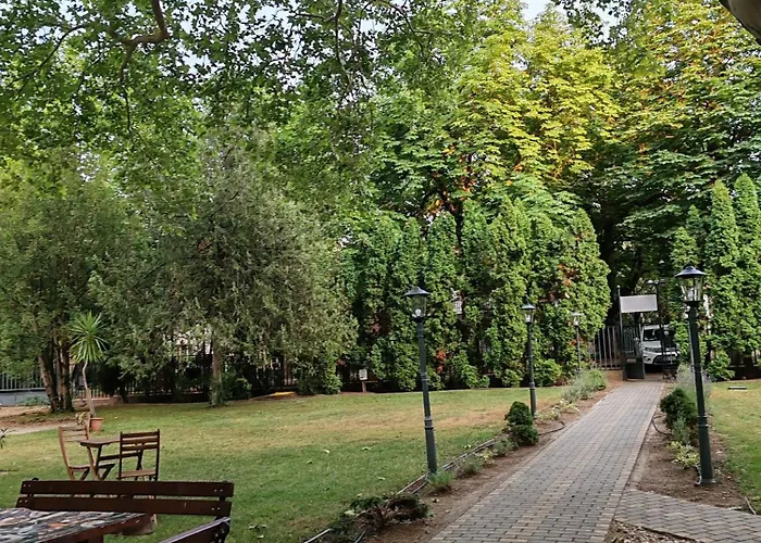 Homestay Garden Szallashely Balatonszemes